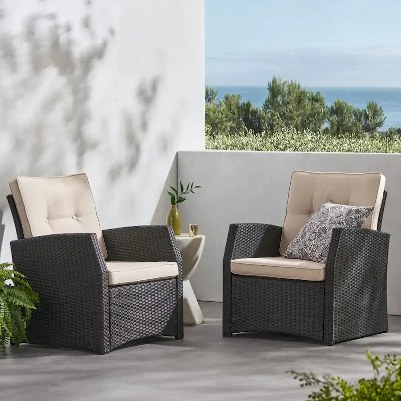 Sedie club da esterno Sanger Wicker con cuscini di Christopher Knight Home
