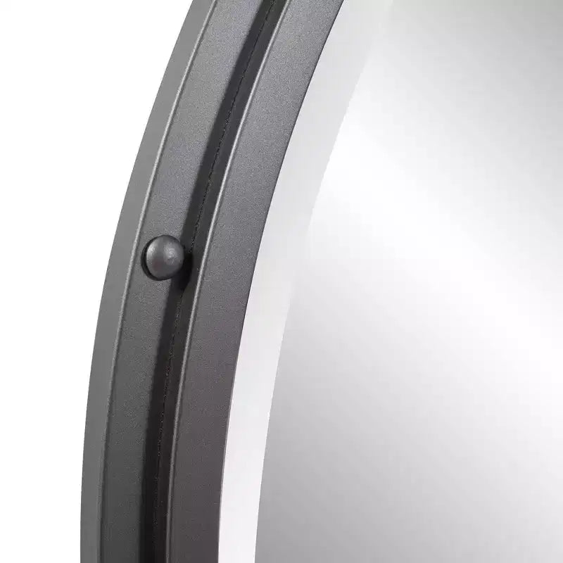 Specchio industriale con cornice in metallo e dettagli a rivetto