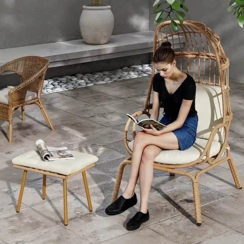 Panier de chaise œuf étroit en osier d'extérieur Moasis avec coussins