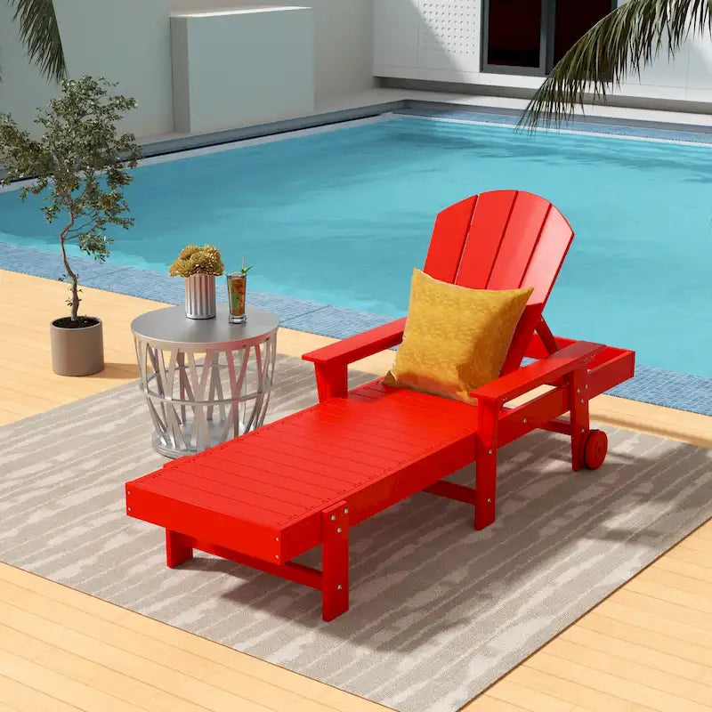 Lettino da sole reclinabile Polytrends Laguna in HDPE per esterni e bordo piscina, con braccioli e ruote, resistente alle intemperie