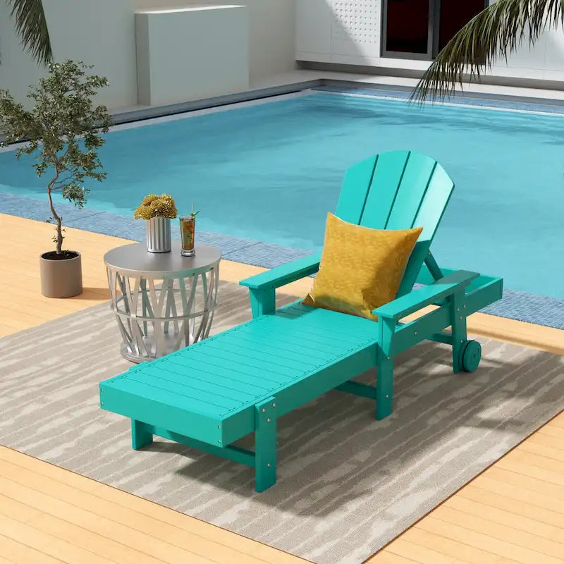 Lettino da sole reclinabile Polytrends Laguna in HDPE per esterni e bordo piscina, con braccioli e ruote, resistente alle intemperie