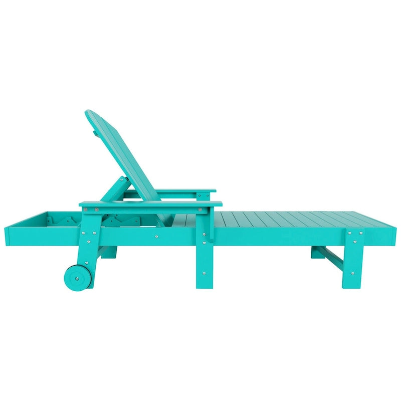 Lettino da sole reclinabile Polytrends Laguna in HDPE per esterni e bordo piscina, con braccioli e ruote, resistente alle intemperie