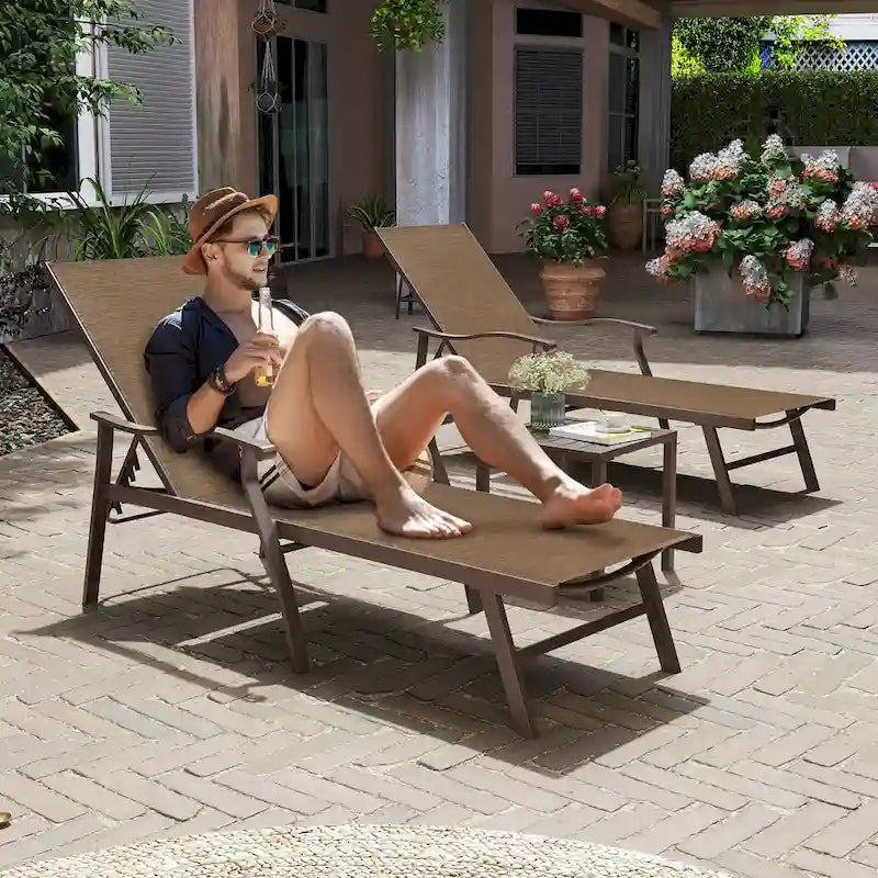 Set di lettini da piscina con 2 sedie a sdraio e tavolino - Guarda l'immagine