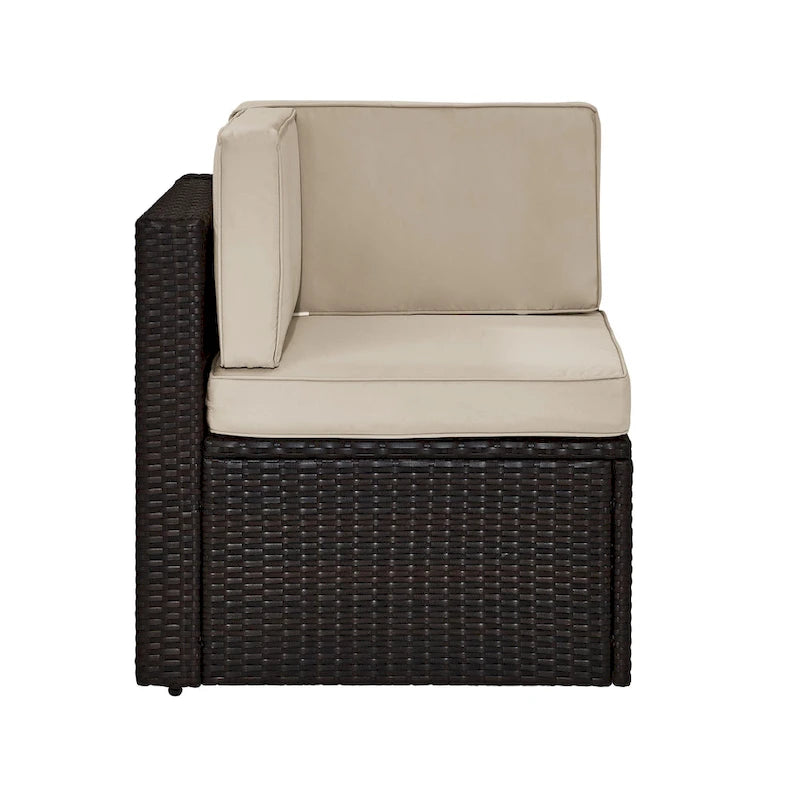Fauteuil d'angle en osier d'extérieur Palm Harbor marron avec coussins sable - 26,5 L x 26,5 P x 30,5 H