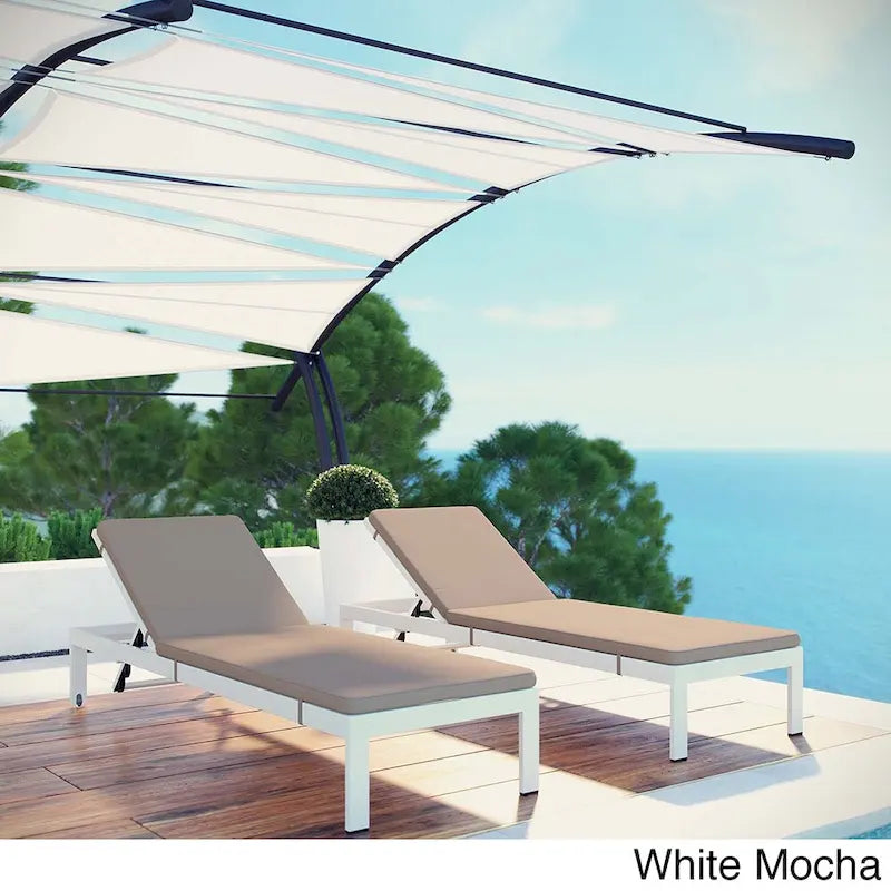 Ensemble de 2 chaises longues de patio extérieures en aluminium Shore avec coussins
