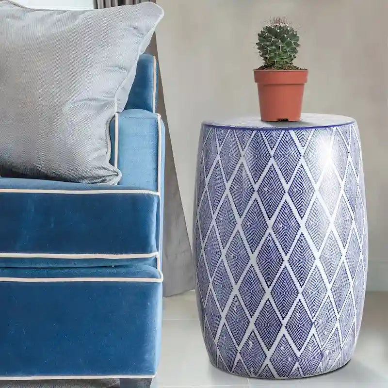 Sgabello da giardino a tamburo in ceramica Moroccan Diamonds 18, blu di JONATHAN Y