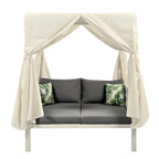 Chaise longue de jardin avec rideaux