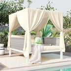 Chaise longue de jardin avec rideaux