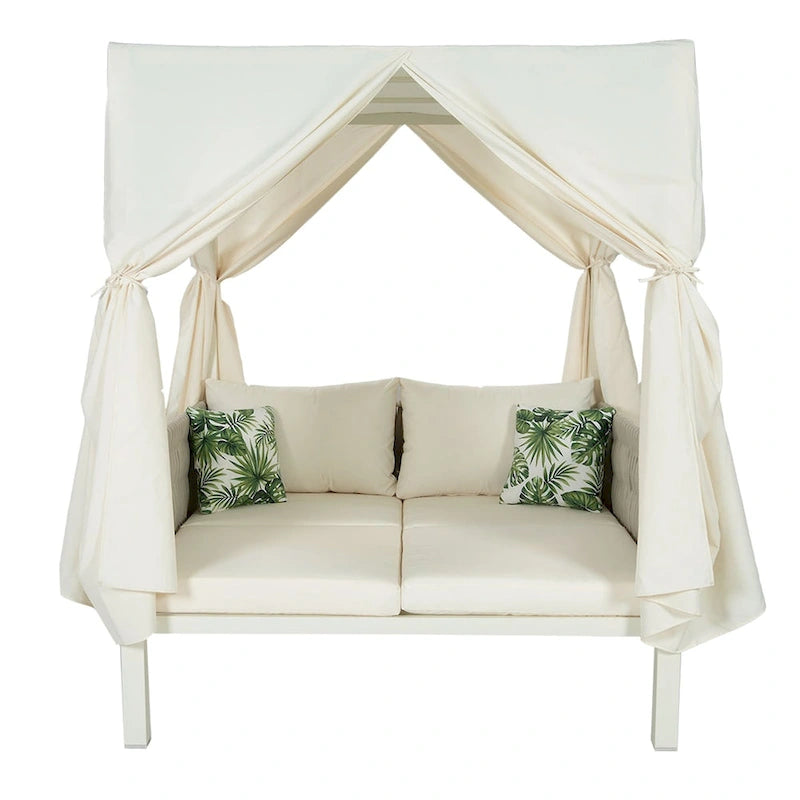 Chaise longue de jardin avec rideaux