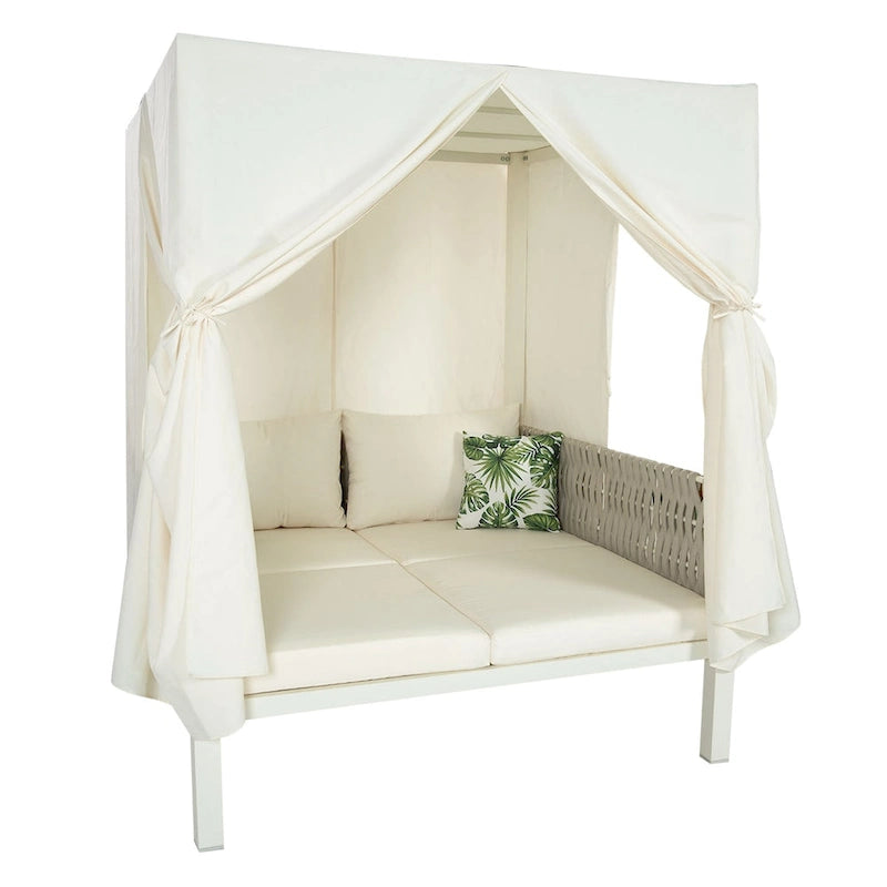 Chaise longue de jardin avec rideaux