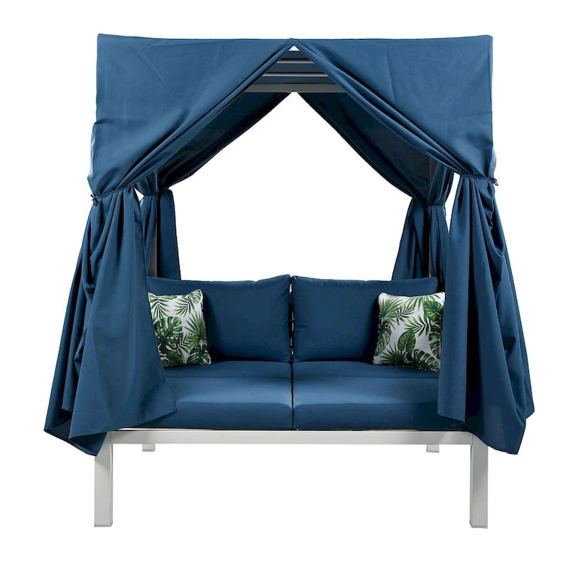 Chaise longue de jardin avec rideaux