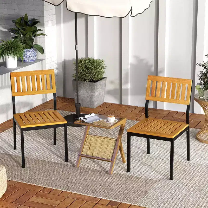 Set di 2 sedie da pranzo Costway, sedie da patio moderne/schienale in legno di acacia, sedile inclinato