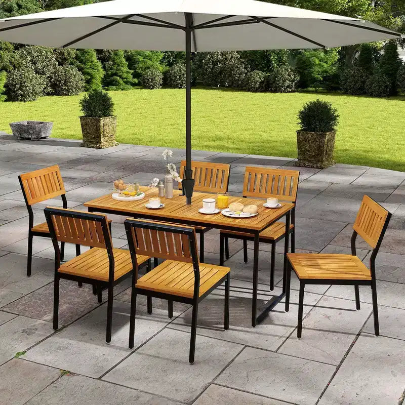 Set di 2 sedie da pranzo Costway, sedie da patio moderne/schienale in legno di acacia, sedile inclinato