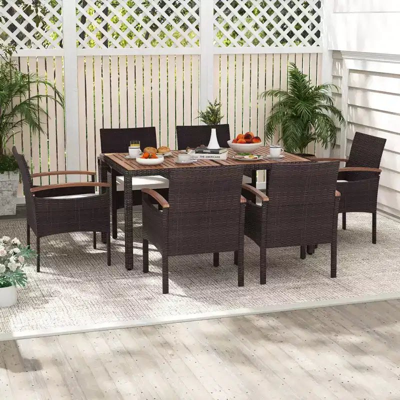 Lot de 2/4 chaises de salle à manger Costway avec accoudoirs en bois d'acacia et cadre en métal robuste