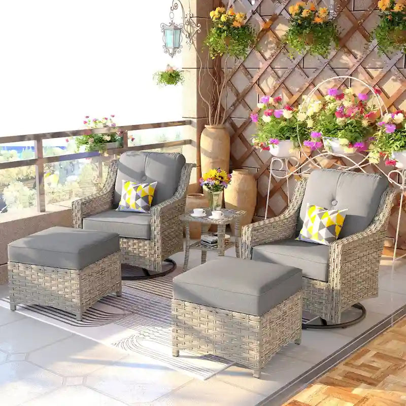 Set di sedie girevoli curve in vimini OVIOS a 5 pezzi con pouf da esterno