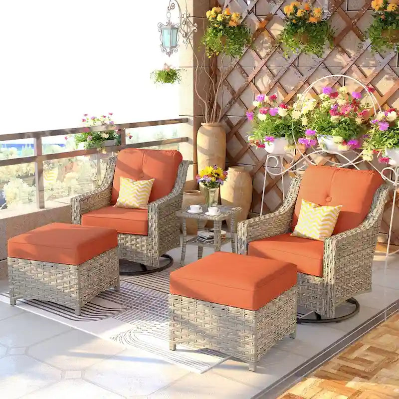 Set di sedie girevoli curve in vimini OVIOS a 5 pezzi con pouf da esterno