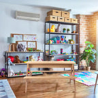 Tavolo da esterno 3 in 1 in legno per bambini con ombrellone regolabile