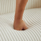 Canapé 2 places en tissu côtelé avec pieds en bois de noyer